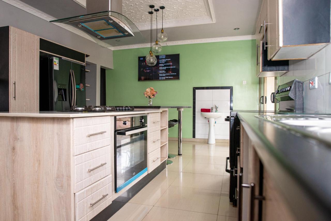 Emc Fully Furnished &Serviced Villas 4 Bedroom With Solar Power , Private Pool, Starlink Wifi ,Aircons & Dstv Lusaka Eksteriør bilde