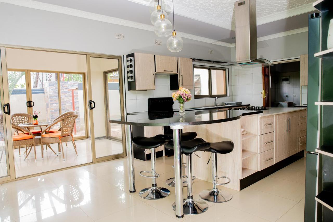Emc Fully Furnished &Serviced Villas 4 Bedroom With Solar Power , Private Pool, Starlink Wifi ,Aircons & Dstv Lusaka Eksteriør bilde